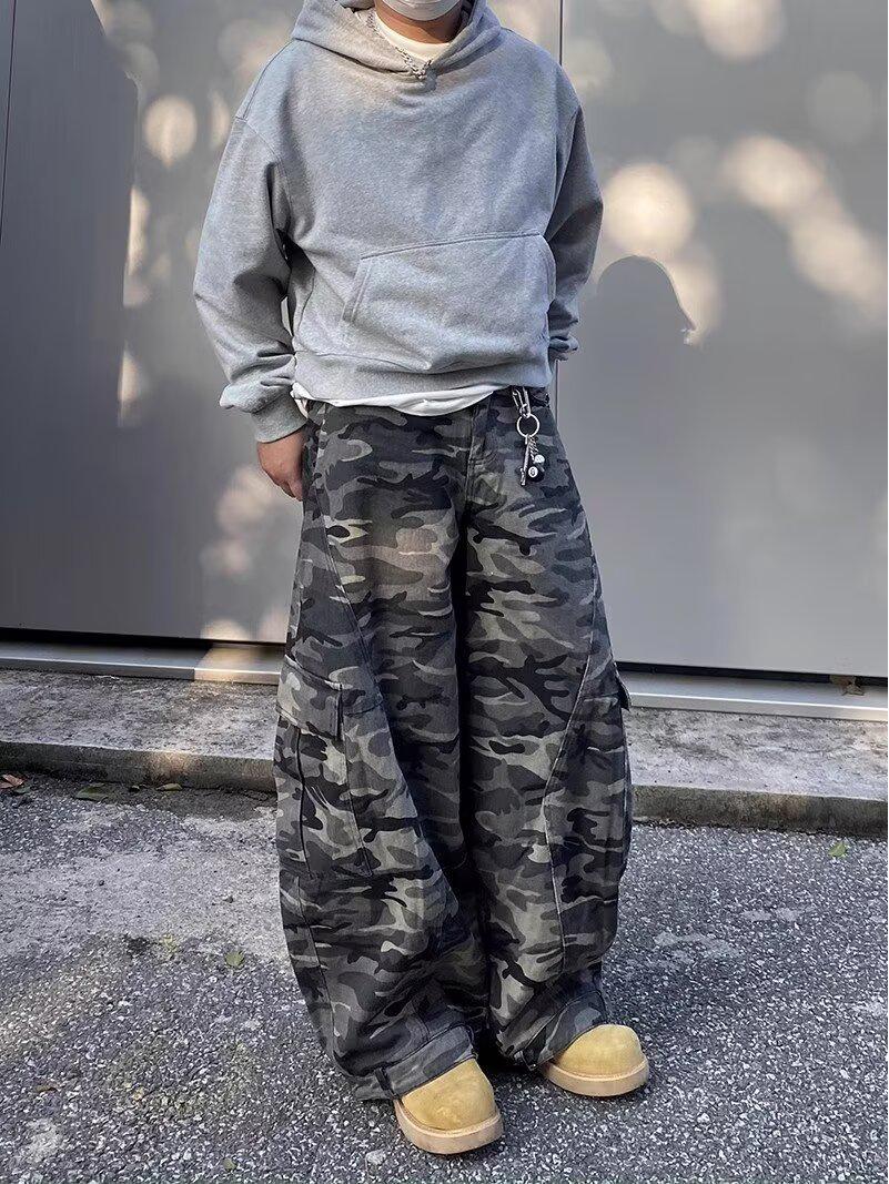 

Retro Camouflage Wide-Leg Scimitar Denim Overalls with Large Pockets for Men and Women - Autumn/Winter Edition. XXL