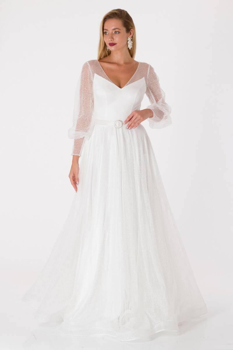 

Вечернее платье из сверкающего тюля цвета экрю-капли принцессы