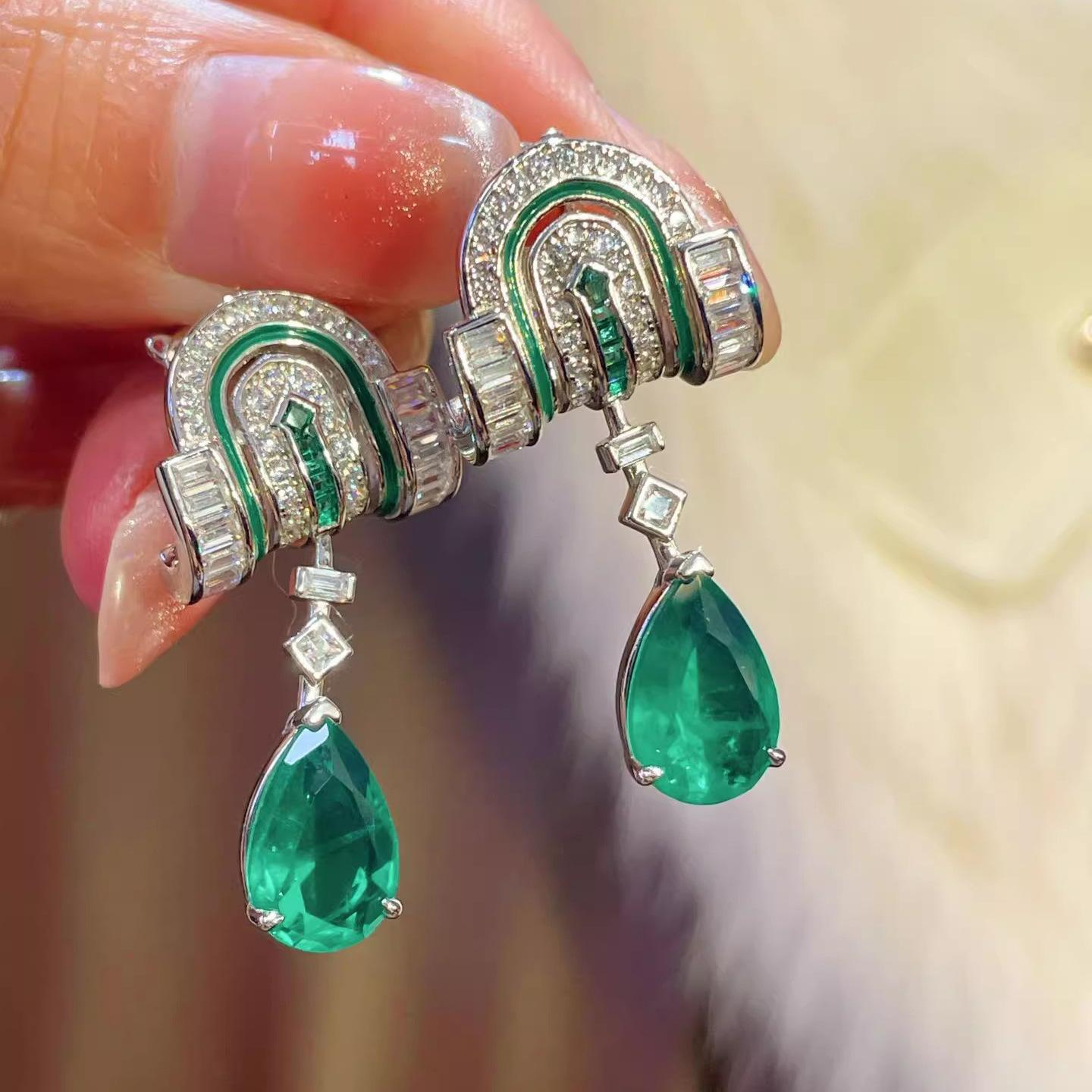

Foydjew Luxury Exquisite Artdeco Design Earrings with Water Drop Pear-shaped Emerald High Carbon Diamond Drop Earring For Women