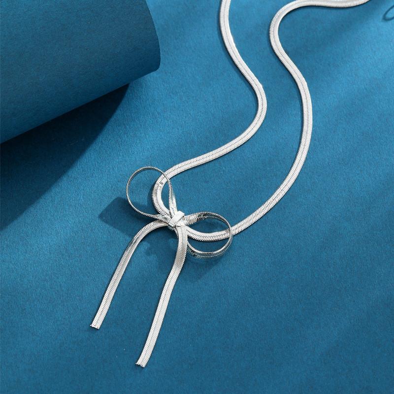 

Elegant Butterfly Bow Metal Necklace Set Minimalist Design For Commuting Stylish Women