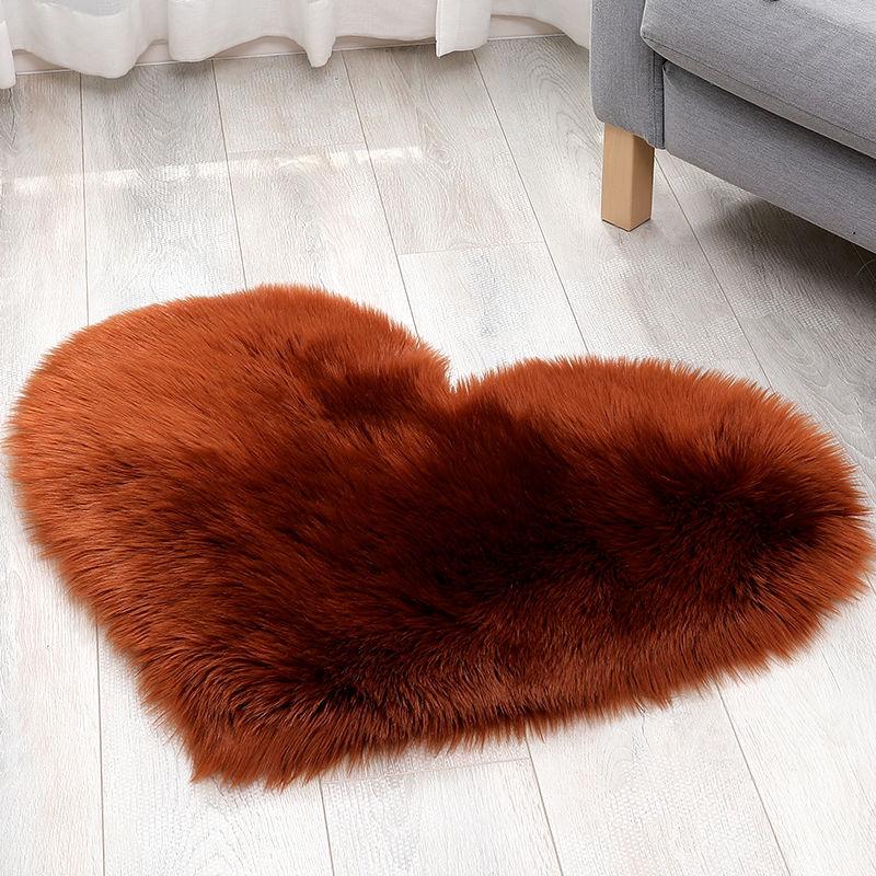 Nordic Style Plush Heart-Shaped Rug - Imitation Wool Love Heart Blanket, Ideal for Weddings and Home Décor