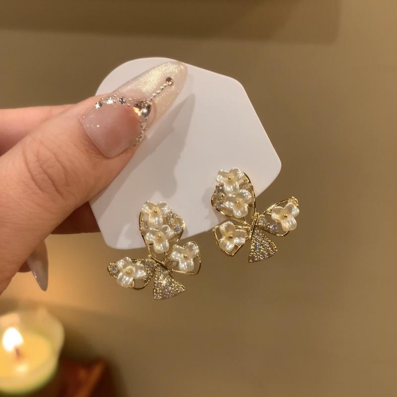 

Real Gold-Plated Zircon Pearl Flower Stud Earrings - Exquisite, Fashionable, and Versatile Women s Accessories with a Luxurious High-End Feel.