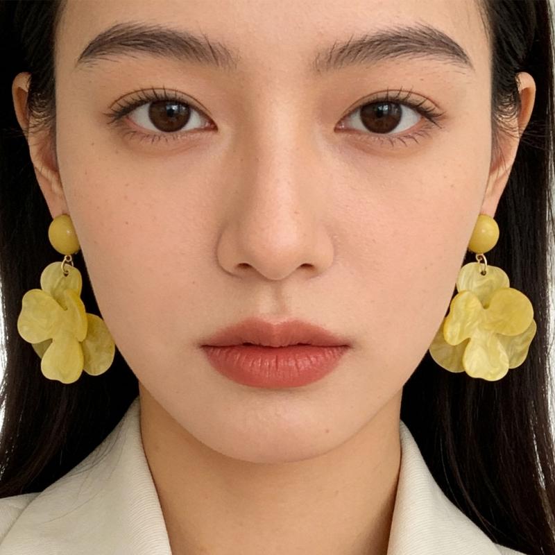 Elegant Flower Earrings Women Pendant Earrings Comfortable Wear Ear Jewelry Suitable for Daily and Formal Occasions Wear