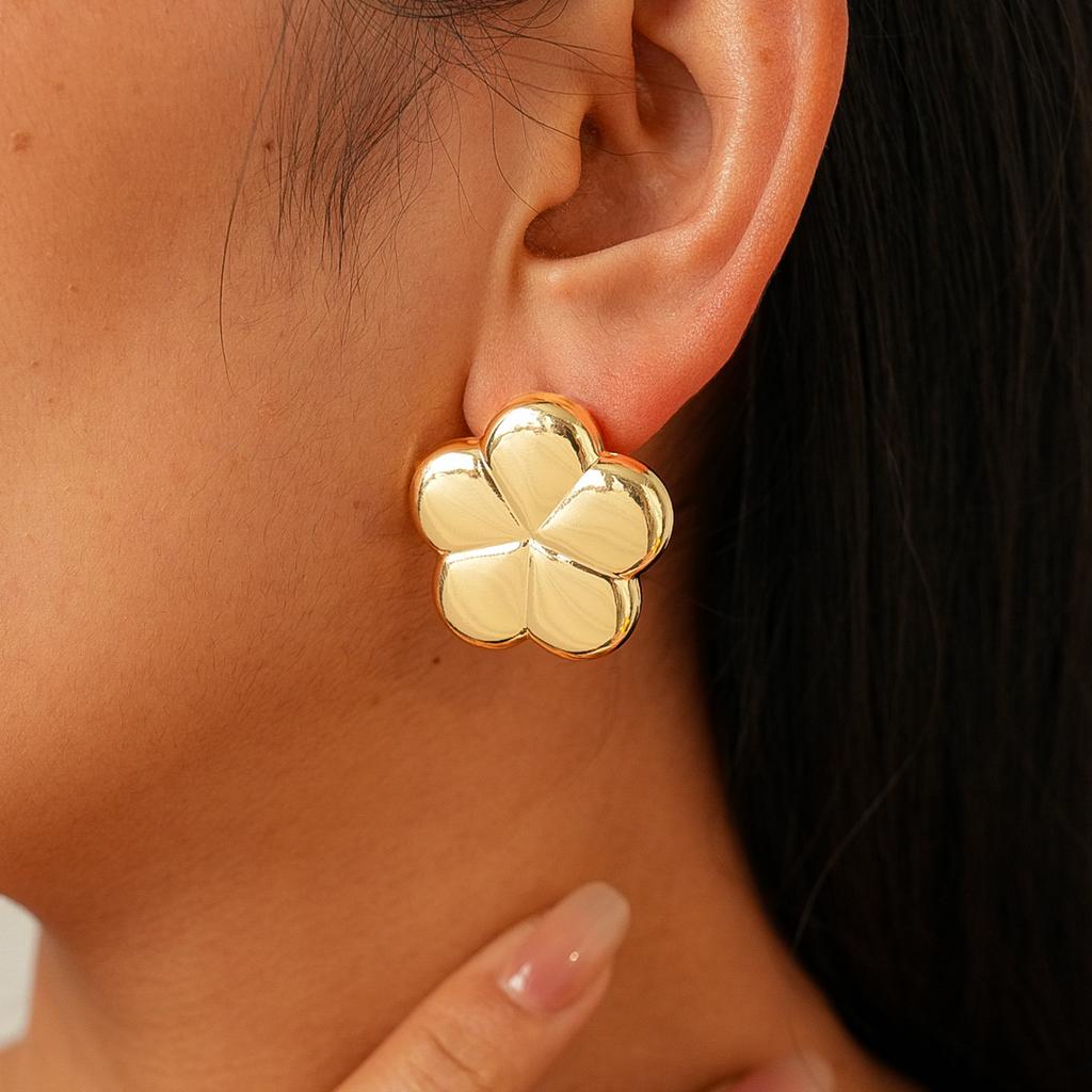 Cold wind glossy flower steel needle earrings simple commuter earrings environmentally friendly earrings