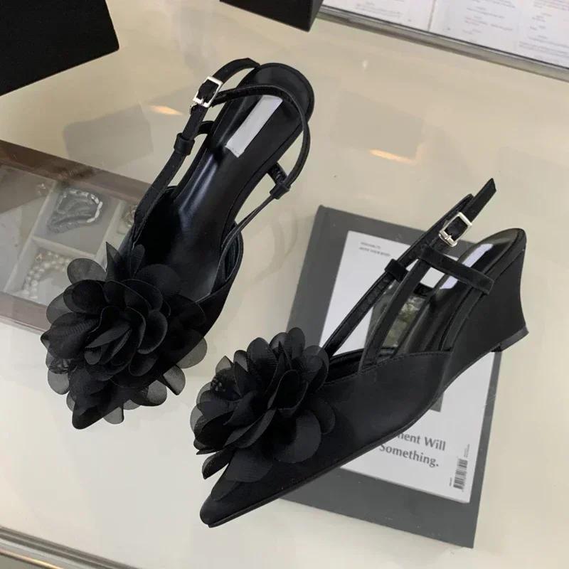 

2025 Luxury Designer Elegant Sandals Woman Summer Flower Buckle Strap Pumps Women Sexy Pointed Toe Wedge Heels Fashion Mule Shoe 40 чёрный