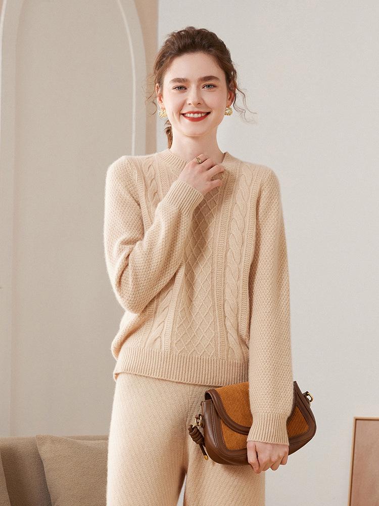 Women's Thick Cashmere Round Neck Sweater - Cozy, Soft, Fluffy Knit for Autumn/Winter