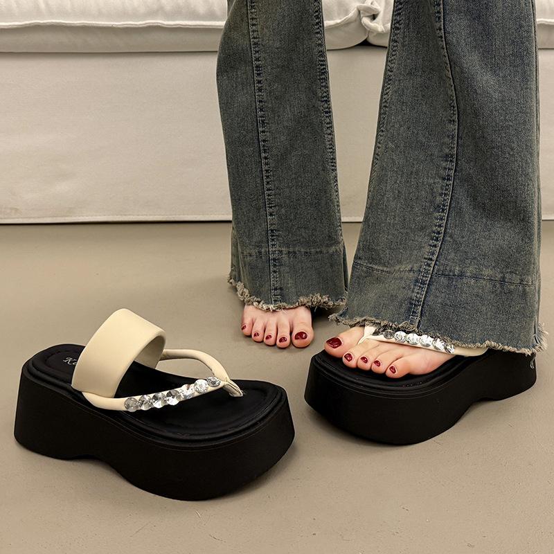 Красивые сандалии на высокой толстой подошве для летней женской уличной обуви новые модели высокого класса с юбками шлепанцы на танкетке 35 3498₽