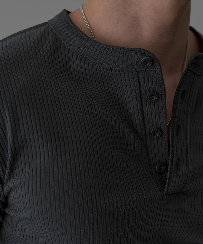 Baulopeulodeogteu Soft Ribbed Muscle Henley Neck Knit Tee [Charcoal]