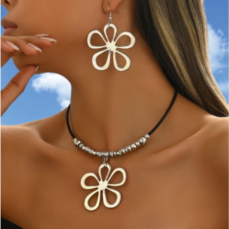 Ensemble de bijoux Collier pendentif fleur géométrique creuse corde noire Boucles d'oreilles fleur creuse
