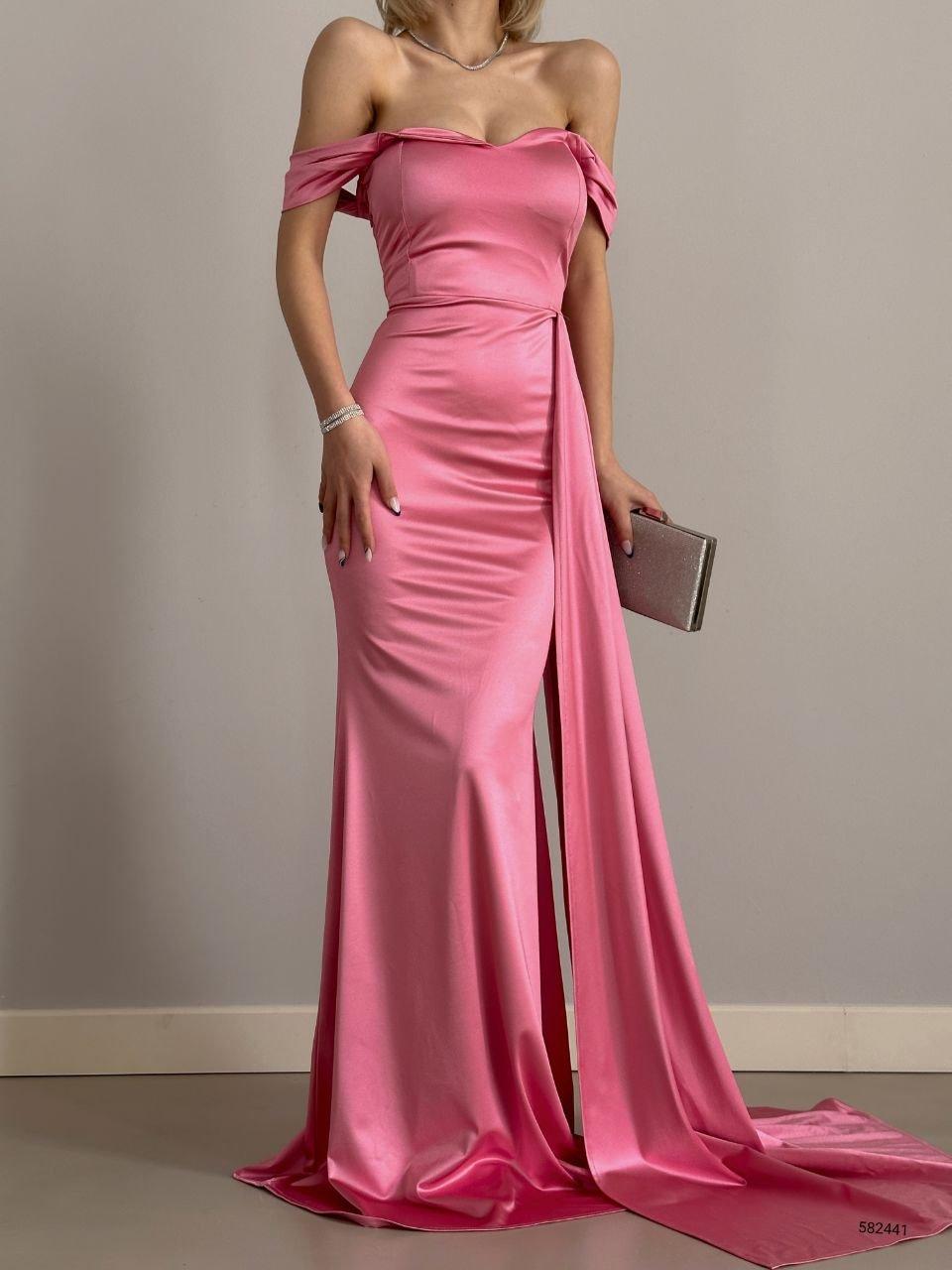 

Женское платье макси длины Madonna с воротником и хвостом