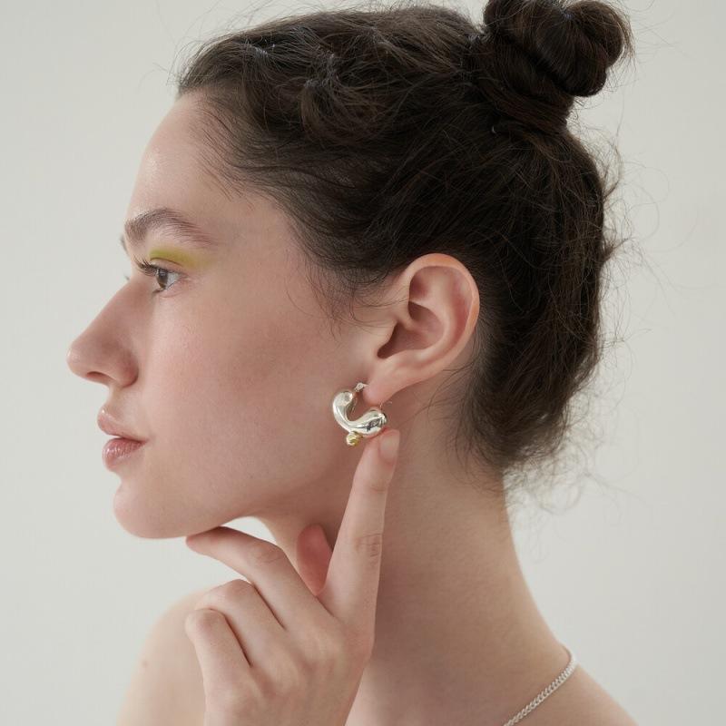 Simple Temperament Versatile Plain Circle Gold And Silver Color Matching Circle Ear Buckle Light Luxury Niche Design High-End Earrings Women