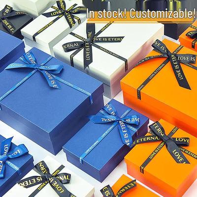 Cutie Cadou cu Panglică Suvenir - Ambalaj Personalizat pentru Zi de Naștere, Cosmetice, Ruj și Îmbrăcăminte.