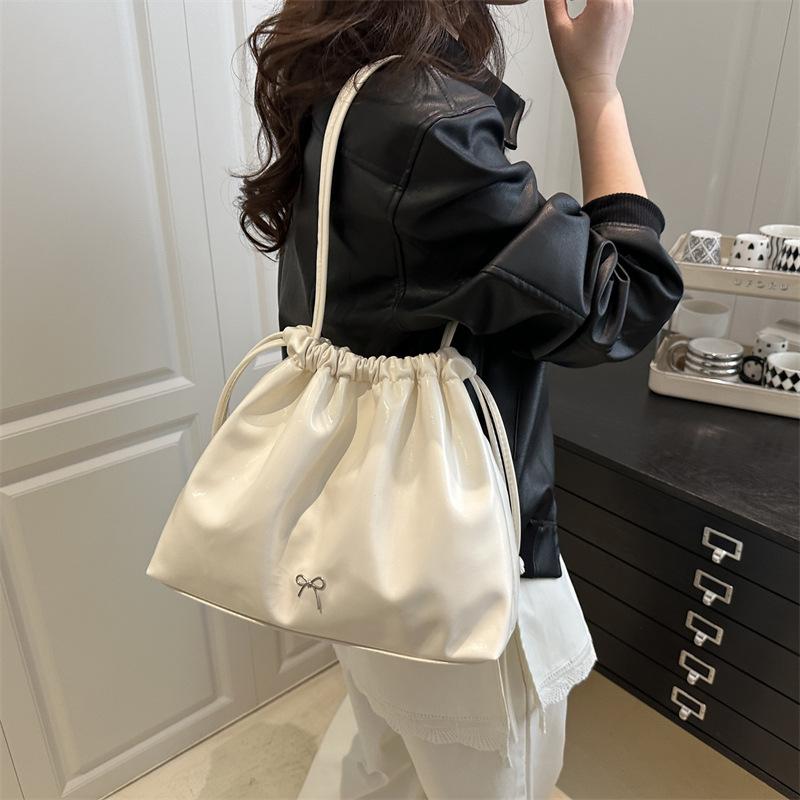Drawstring pleated bucket bag women's tide large capacity autumn leisure shoulder versatile tote bag