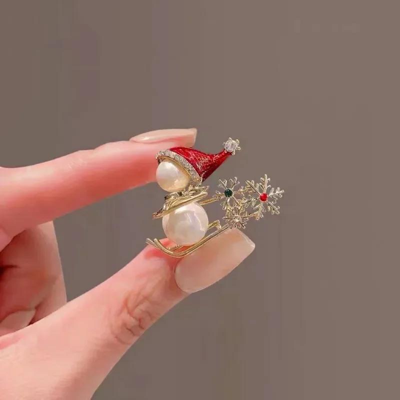 Lovely Shining Christmas Snowman Brooches For Women Rhinestone Enamel Metal Lapel Pins Sweater Scarf Badges New Gift