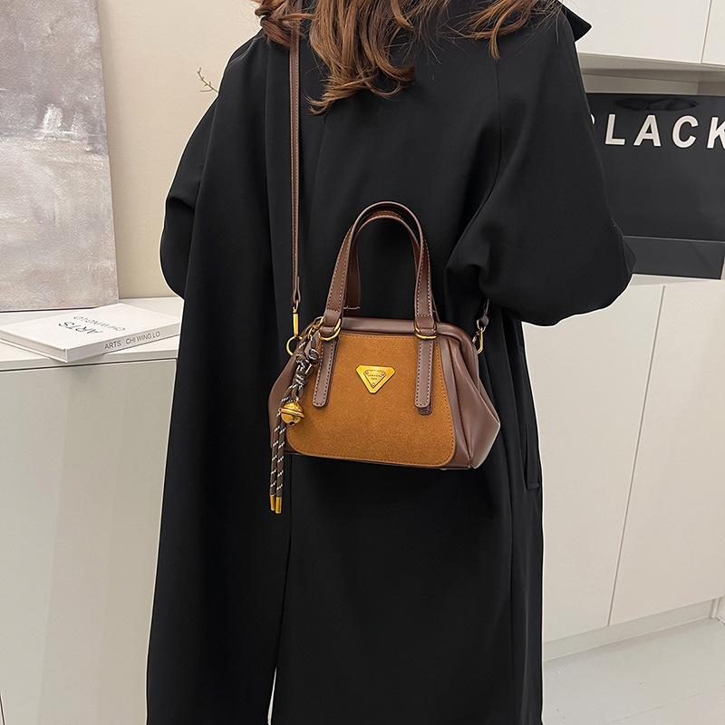 Retro Portable Bowling Bag Women's 2025 New Winter Shoulder Bag High-end Fashion Versatile Messenger Bag