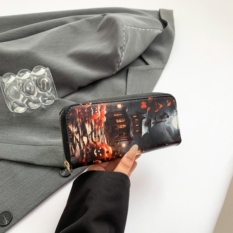 

Сумка-клатч в нишевом иностранном стиле 2024 года, осень, новый ретро-узор с черепом, модная и простая персонализированная маленькая квадратная сумка чёрный