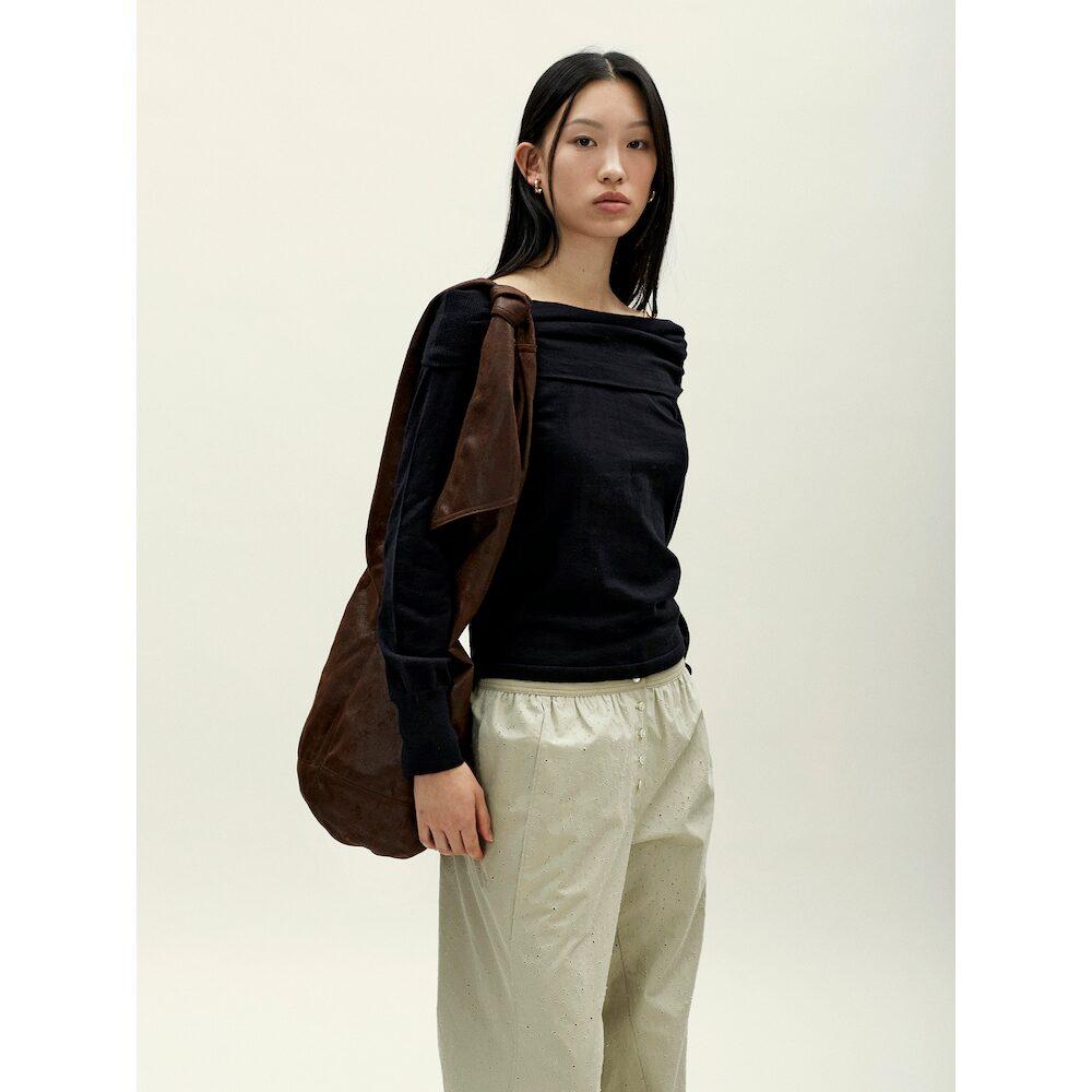 Anggae Off Shoulder Pullover Black