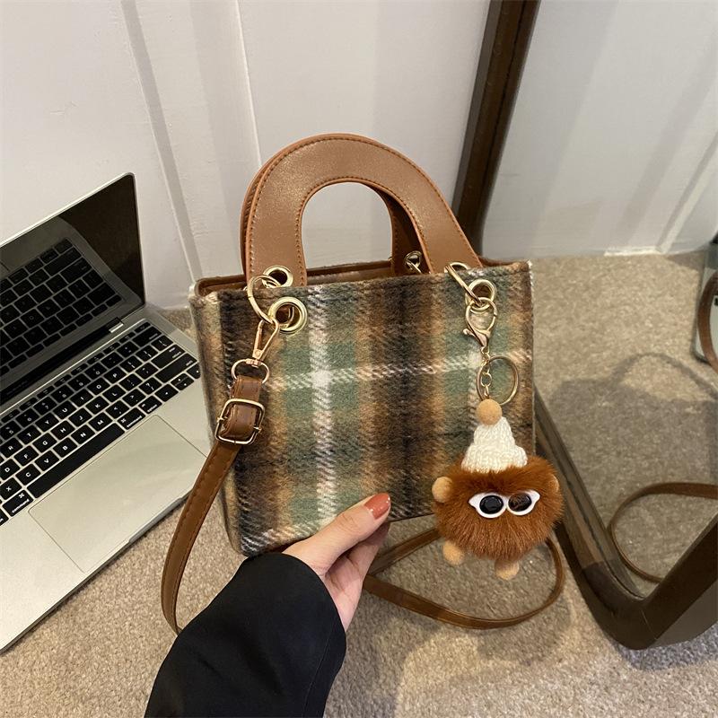 Fashionable Small Bag for Women In Autumn and Winter Versatile New Fashionable One-shoulder Crossbody Bag for Women In Handheld Concubine Bag