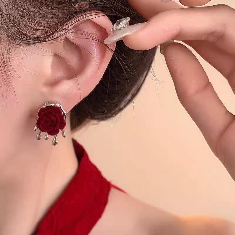 Vintage Sweet Cool Velvet Rose Drop Earrings for Women Ladies French Style Flowers Stud Earrings Wedding Jewelry Accessories