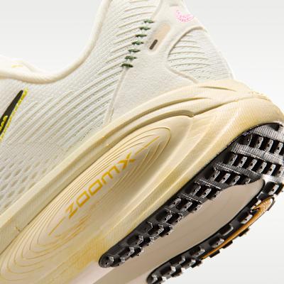 Nike Vomero 18 Comfortable Running Shoes Women's Beige