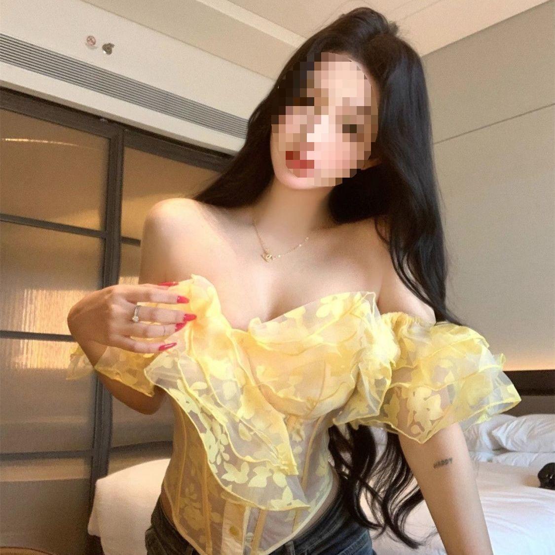 Women s Off-the-Shoulder Ruffled Camisole with Waist-Cinching Design S
