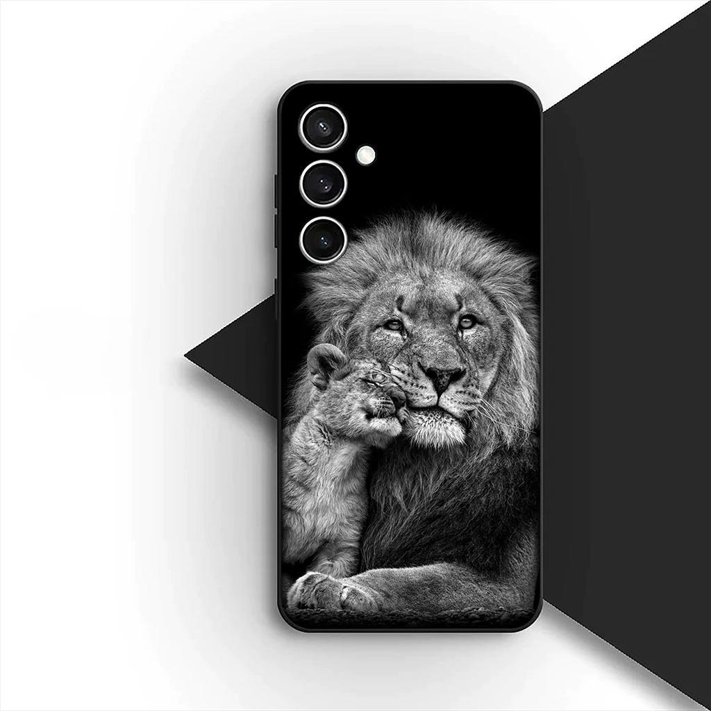 Casing for Motorola Moto G55 G45 G75 G85 G35 Edge 50 30 Fusion 40 NEO Ultra Pro Phone Cover Soft Case Lion Stalking Wolf Art