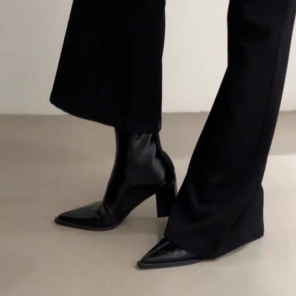 High-heeled short boots women's new autumn and winter design sense niche pointed thin boots soft leather thick-heeled boots fashion boots