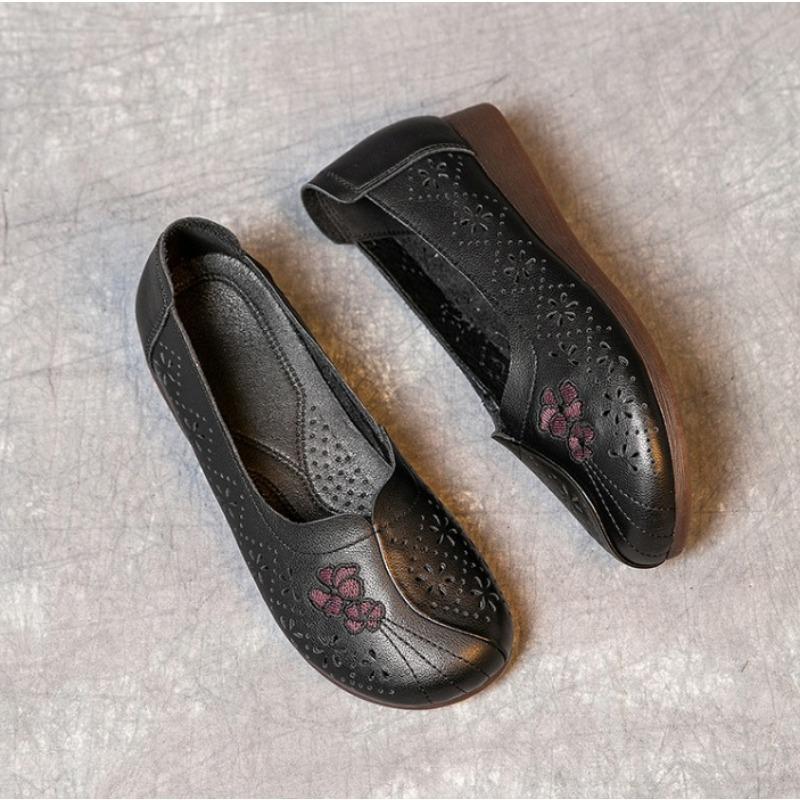 2.5cm Spring and Summer New Mother Sandals Flat Non-slip Hollow National Wind Breathable Women's Shoes