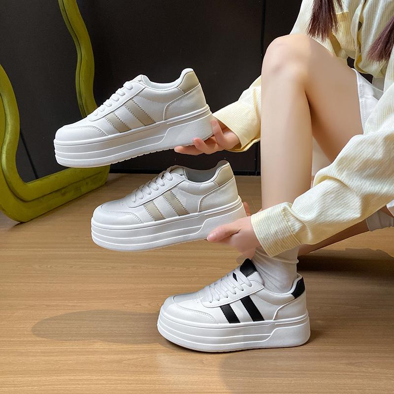 2025 little white shoes women's spring new Korean version ins female students leisure sports versatile board shoes street shot BK6905