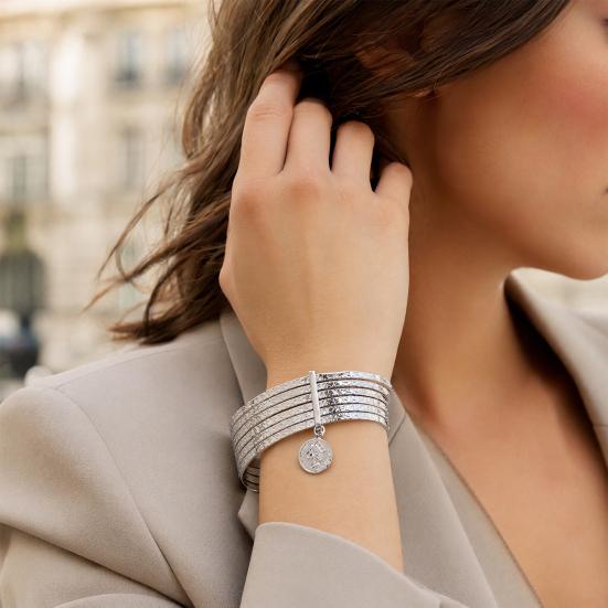 Damenarmband mit Porträt-Münzanhänger, Mehrschichtiger Umrandungs-Stapel-Effekt-Armreif, Galvanisch beschichtetes elastisches Armband