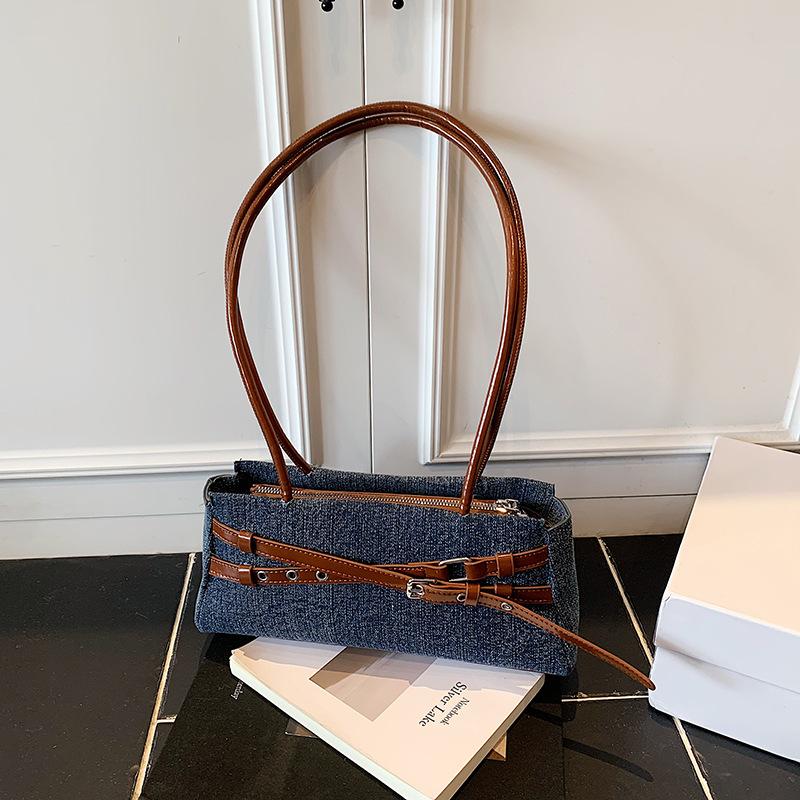 

Сумка под мышкой женская 2025 новая высококлассная в иностранном стиле женская летняя универсальная нишевого дизайна плечевая портативная сумка-багет коричневый