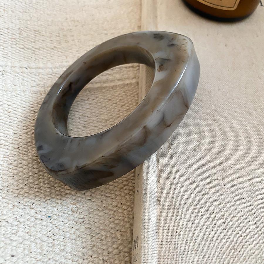 European and American Beige Irregular Geometric Resin Bracelet Light Luxury Temperament Bracelet Retro Exaggerated Jewelry Women