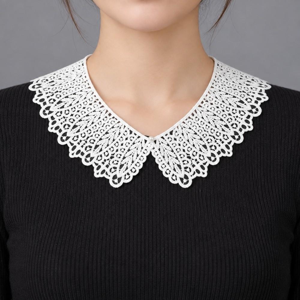 Colletto in Pizzo Leggero Staccabile con Mini Bottoni di Perla Colletto Peter Pan Decorativo per Donna