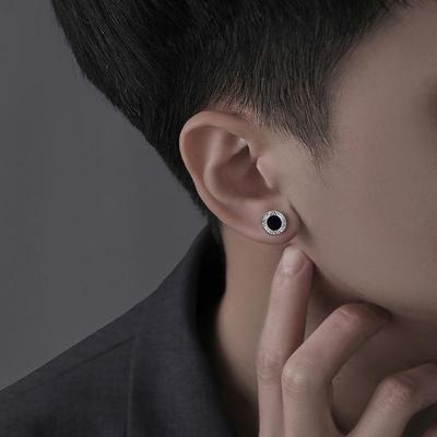 Exquisite Men's Retro Stud Earrings - High-End, Cold Style, Unique Design, Simple Temperament Ear Jewelry
