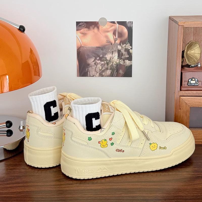 2025 new spring college style cute graffiti versatile bread shoes women's sports and leisure lightweight skateboard shoes women's shoes