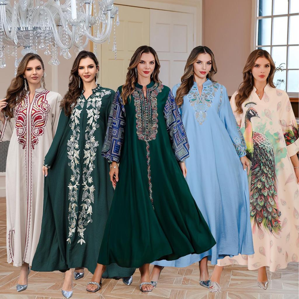 Women's Middle Eastern Abaya: Elegant Long Robe with Stylish Detailing, Perfect for Dubai and Turkey Fashion.