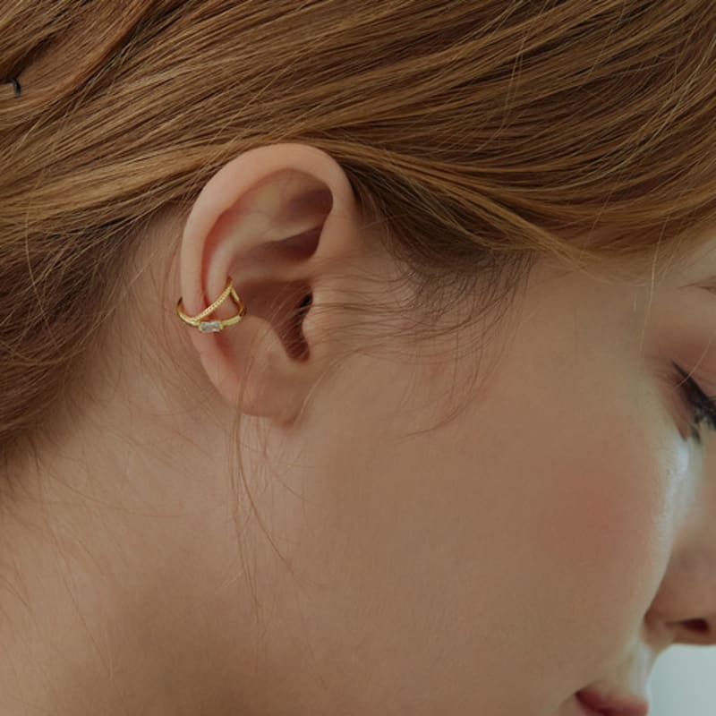 Shertz Cross Line Cubic Point Earcuff (14k)