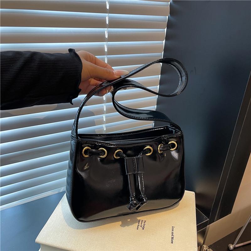 

Solid color personalized drawstring decoration simple large capacity casual design fashionable versatile underarm handbag women чёрный