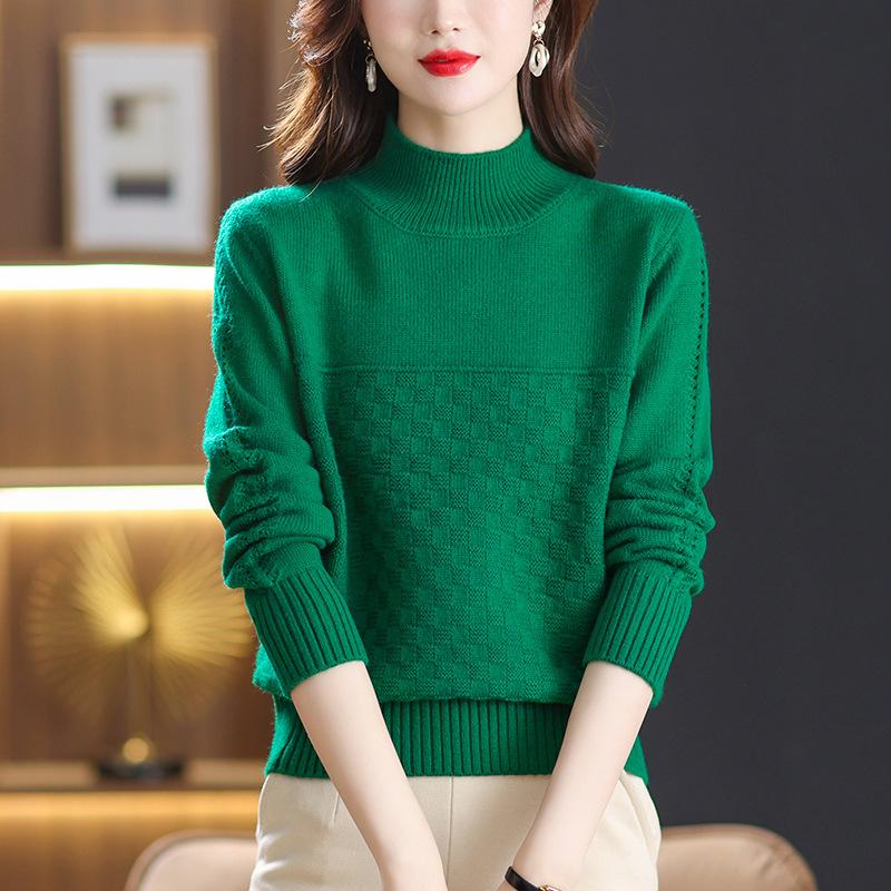 Semi-turtleneck bottoming shirt for women's autumn and winter, new winter thickened sweater, short knitted sweater