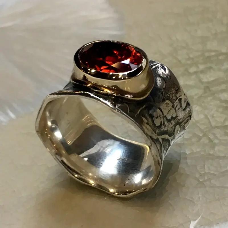 Vintage Ethnic Style Red Crystal Rings for Women Antique CopperColor Twig Texture Creative Party Jewelry Accessories