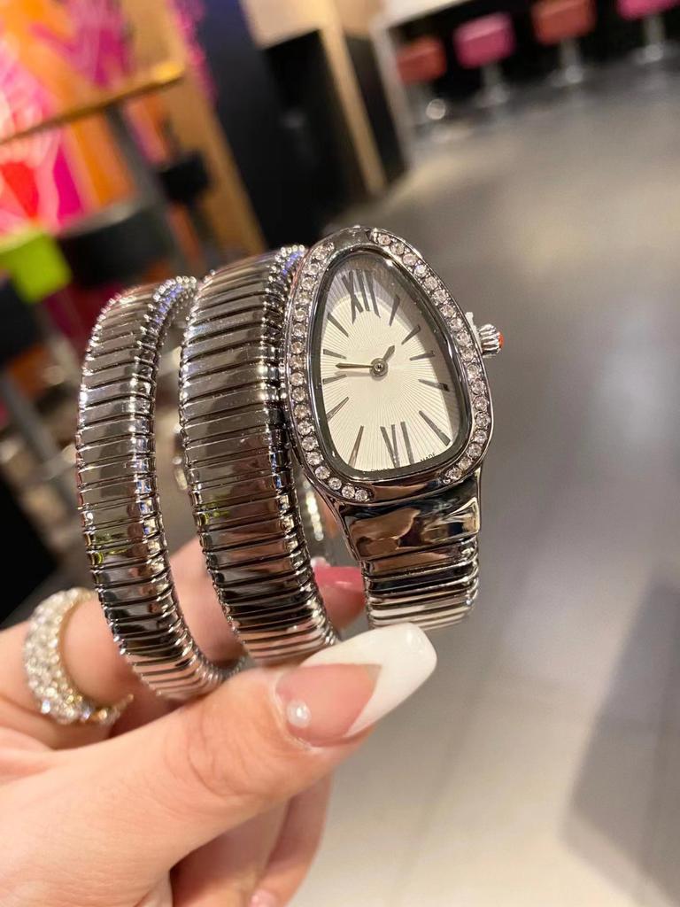 Orologio da donna al quarzo con cinturino in acciaio a due cerchi a forma di serpente, personalità, completamente diamantato, produttore