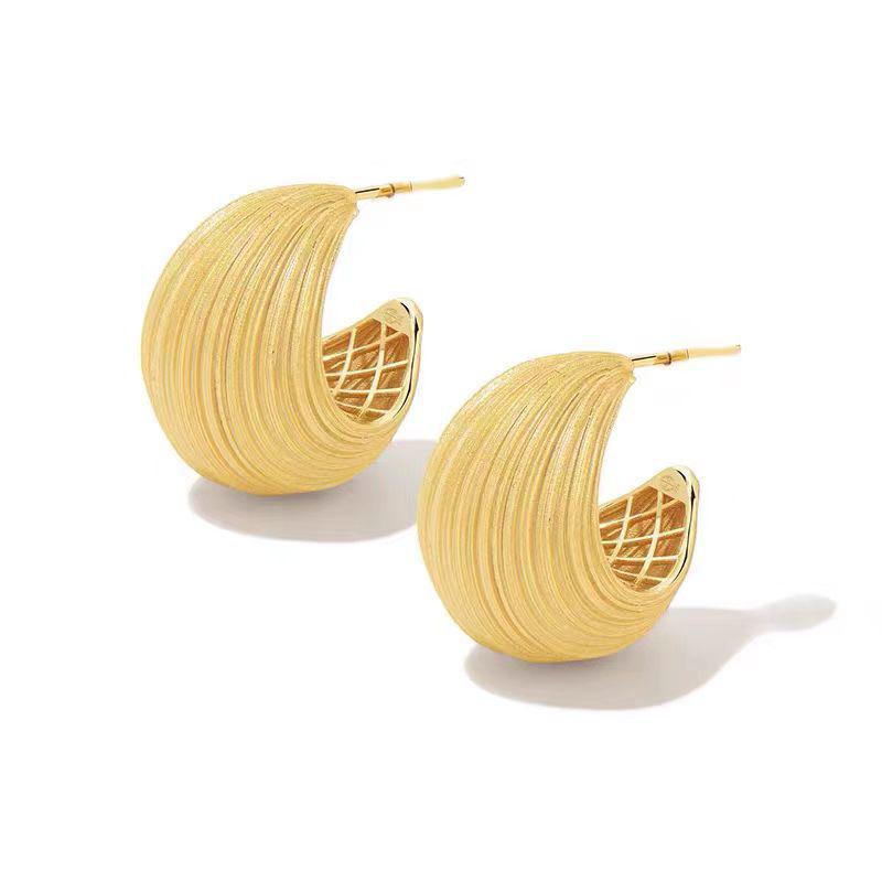 Versatile European & American Hook Craft Round Brushed Hoop Earrings - Niche, Fashionable, High-End Studs for Women