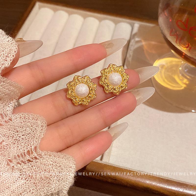 Medieval gold sunflower pearl earrings women s retro fashion temperament pearl stud earrings design sense new ear jewelry