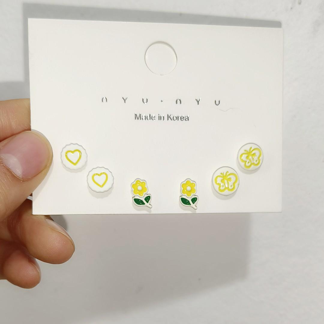 

Желтые серьги-пусеты в виде цветка из трех частей для женщин: Сладкий, Универсальный и Элегантный Дизайн