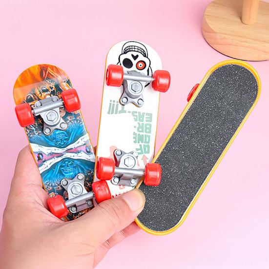 Mini Finger Skateboard Toys for Kids Boys Stress Relief Finger Toy Precision Control Finger Game for Improving Concentration And Reaction
