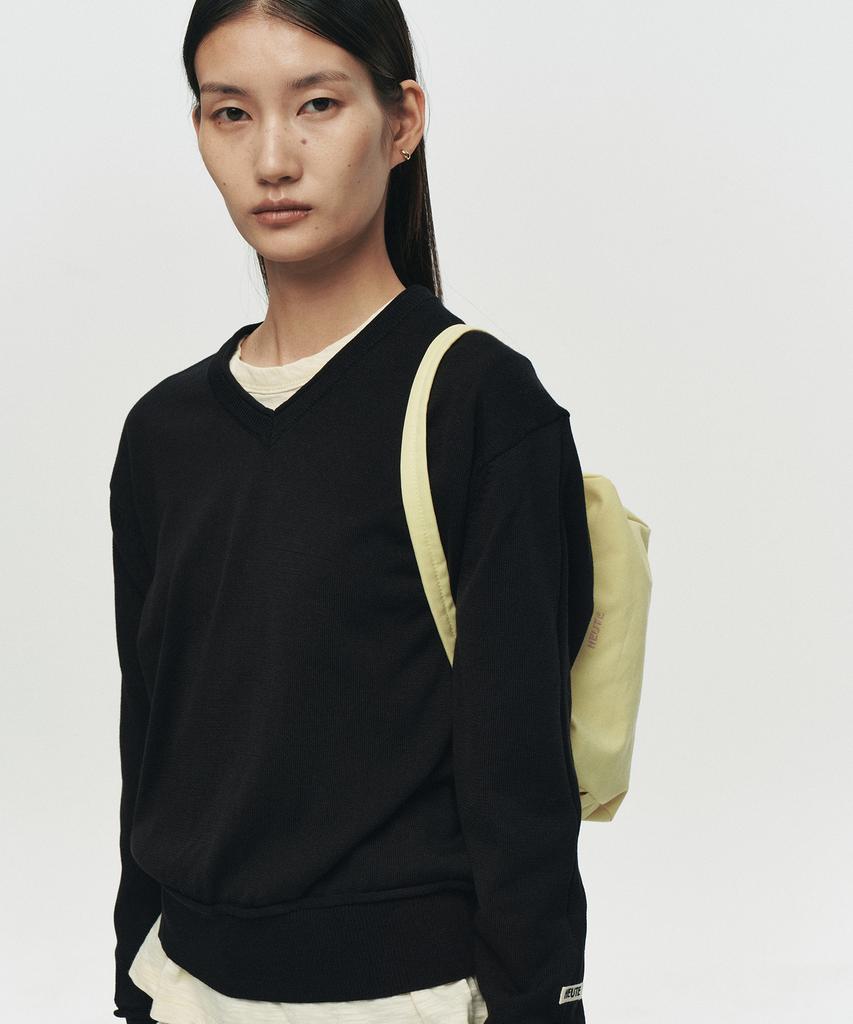 Hoite Niel Cotton V-Neck Knit (Black)