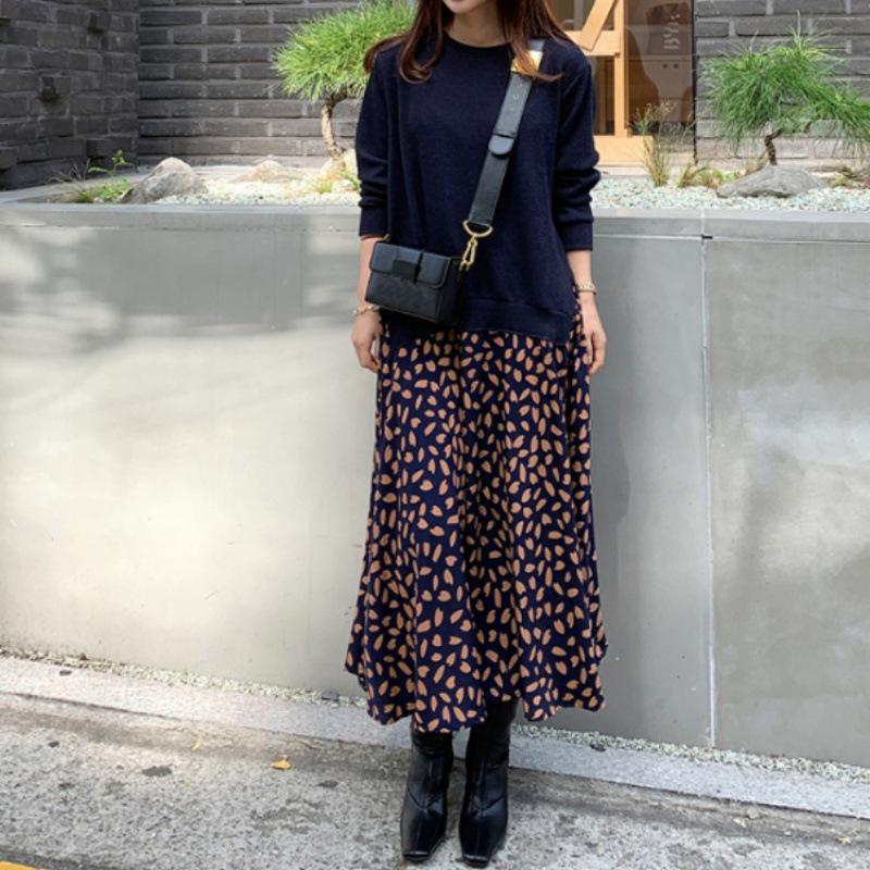 Vestido largo de manga larga con estampado empalmado y diseño de dos piezas (otoño/invierno 2023)