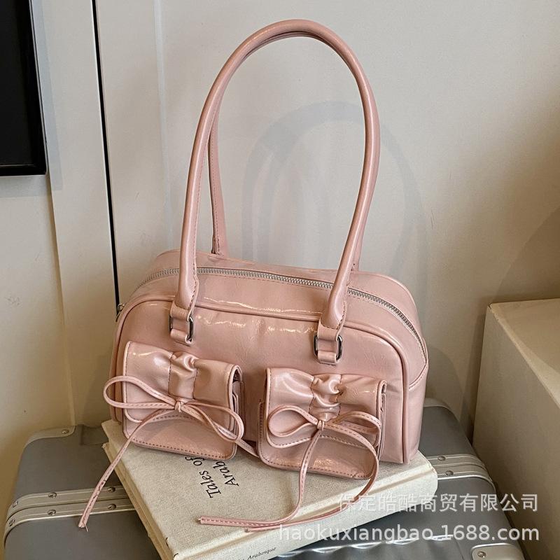 

Сумка большой вместимости женская 2025 новая летняя универсальная нишевый дизайн на плечо подмышку корейская версия сумка-подушка для поездок красный