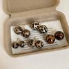 Nischen-Designgefühl Leopardenmuster Harz-Kugelstecker Ohrringe Damen Maillard Retro Leichter Luxus Mode Vielseitige Ohrringe