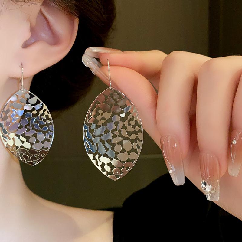 New diamond-encrusted tassel long ear buckle Korean simple design earrings high-end temperament earrings